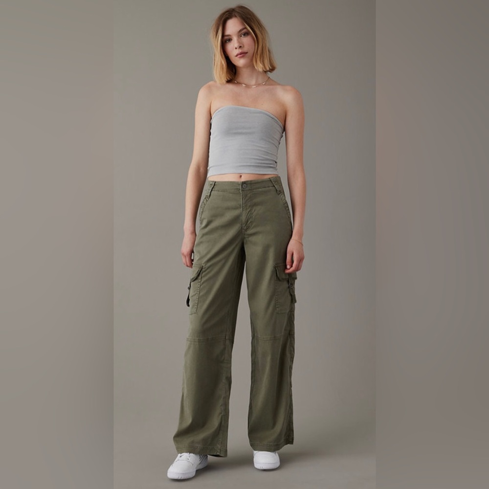American Eagle Super High-Waisted Baggy Wide-Leg Cargo Pant army green 2 short